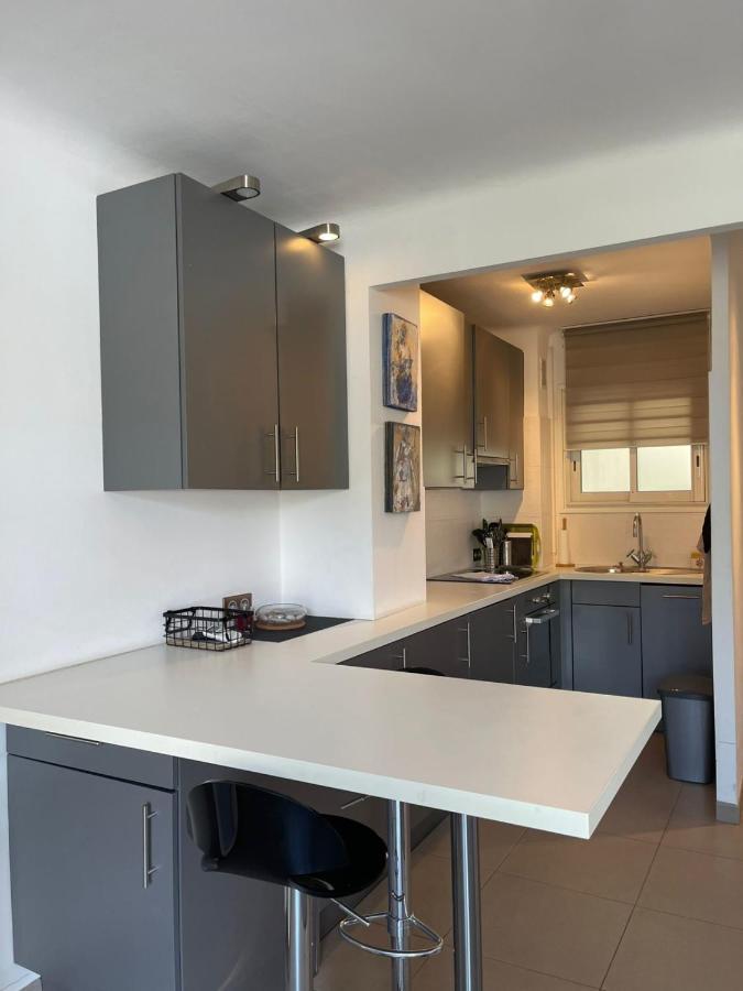 Fully Equipped Beachfront Studio In The Heart Of The City Center Bd Leclerc Antibes Ngoại thất bức ảnh
